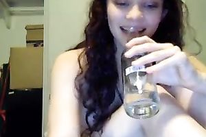 Pallid unshaved gorgeous web camera girlie was willing for some worthwhile solo show