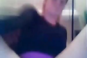 Sexy dilettante sweetheart takes off her jeans andshows her bald muff closeup