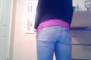 Sexy dilettante sweetheart takes off her jeans andshows her bald muff closeup