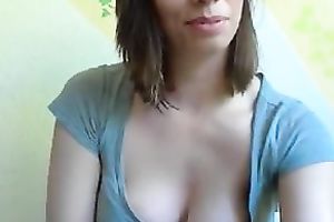 Cute and natural gal bare me her cleavage during the time that posing on cam