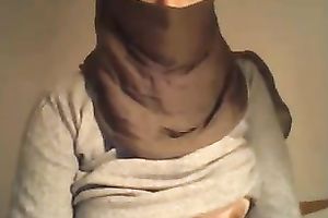 Lewd web camera chick flashes her boobies and tickles her own snatch