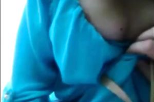 Natural black haired nympho in blue blouse rides pecker outdoors