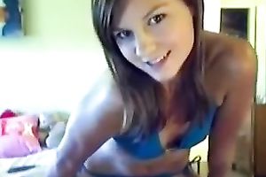 Sweet non-professional black haired girl played with her natural wobblers