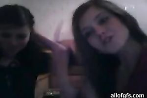 Giving m plump Russian girlfriend a carpet munch on homemade clip