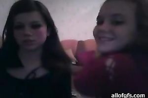 Giving m plump Russian girlfriend a carpet munch on homemade clip