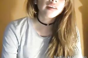 This web camera model has all the right asses so it is safe to say this babe is hawt