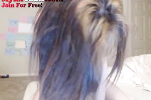 This skinny legal age teenager can't live without to impale herself on her sex toy in front of her cam