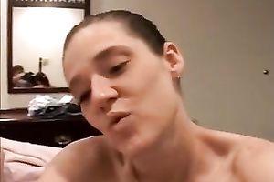 Amateur brunette hair sucks 10-Pounder and receives messy facial in the motel room