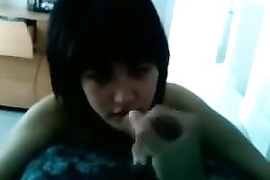 Short haired cute looking Asian hooker provided her client with a priceless BJ