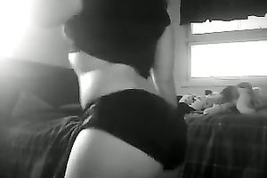 Bootylicious ebon housewife bounces and shakes her booty