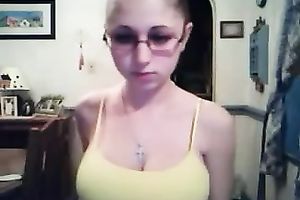 Torrid and cute nerdy girlie jams and brags of her large boobies on cam
