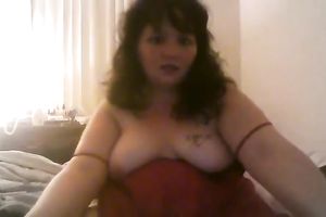 Chubby brunette hair woman masturbating with Magic Wand