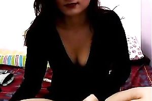 Webcam dark brown chick shows her pantoons and fingers her vagina