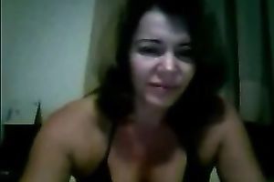 Short haired Brazilian cam nympho flashed me half tanned mangos