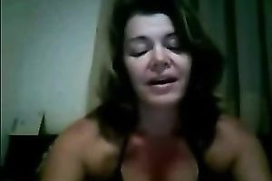 Short haired Brazilian cam nympho flashed me half tanned mangos