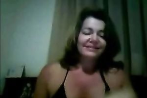 Short haired Brazilian cam nympho flashed me half tanned mangos