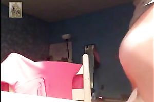 Light haired gal pulled down her grey T-shirt to expose her enjoyable boobies