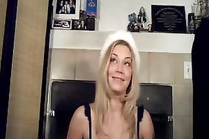 Salacious and wicked golden-haired bimbo can't live without giving head