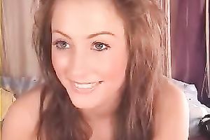 Delightful web camera babe with large meatballs puts on a great show for me