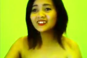 All natural exotic brunette livecam bitch flashed and played with her mangos