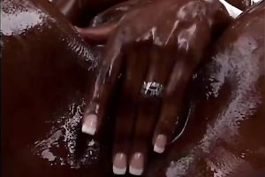 Svelte swarthy wench gives a priceless hawt oily oral to her buddy