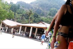 You need to have sufficiently Ninjutsu to spy on sexy babes in hawt bikinis