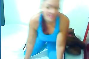 Juggy sport playgirl tries to satisfy her insatiable muff