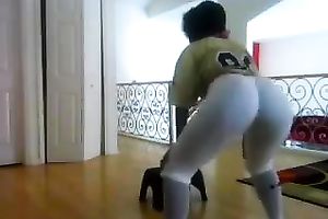 I watched how this breasty floozy doing the exercises