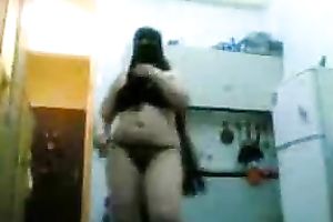 My voluptuous Arabian domme gives me hawt belly dance