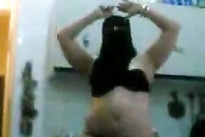 My voluptuous Arabian domme gives me hawt belly dance