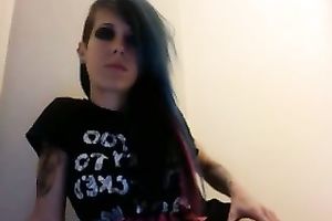 Skinny emo honey shows her tattooed wazoo for the cam