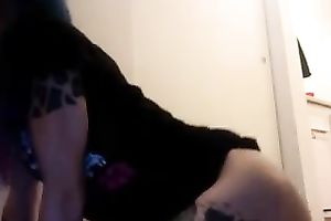 Skinny emo honey shows her tattooed wazoo for the cam