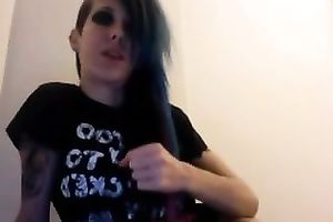 Skinny emo honey shows her tattooed wazoo for the cam