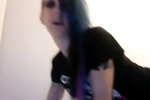 Skinny emo honey shows her tattooed wazoo for the cam