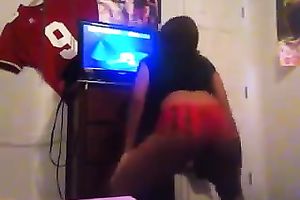 Awesome dark cutie in red shorts was twerking her amazing bubble booty