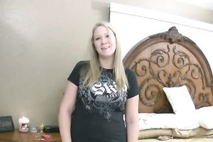 Curvy golden-haired Crystal srews her taut vagina with dildos