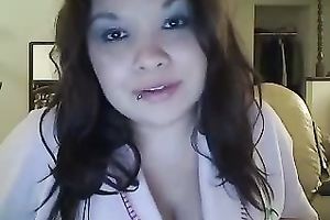 Amateur fattie kneads her biggest natural love muffins in cam solo