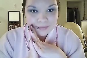 Amateur fattie kneads her biggest natural love muffins in cam solo