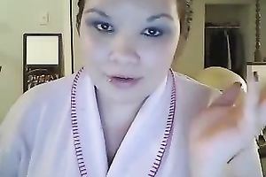 Amateur fattie kneads her biggest natural love muffins in cam solo