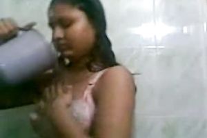 Amateur dark skin Indian girlfriend in the shower washing