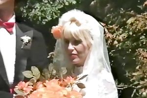 Bootylicious whorish blondie gives awesome 10-Pounder engulf