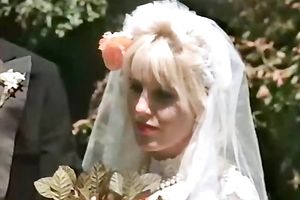 Bootylicious whorish blondie gives awesome 10-Pounder engulf