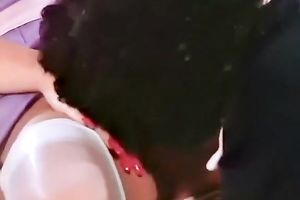 Bootylicious whorish blondie gives awesome 10-Pounder engulf