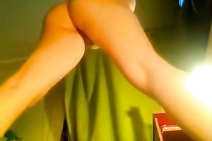 This web camera chick gots these large luscious bazookas no fellow can resist