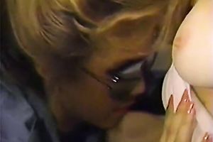 One of the airplane's passanger tempted by a policewoman