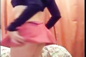 Bootylicious blond tramp likes showing off on cam