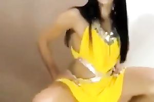 Strikingly sexy camwhore in hot dress can't live without shaking her valuable derriere