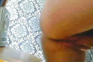 All real and fascinating teen on the web camera rubbing her cookie