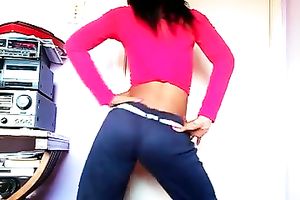 Kinky dilettante black skinned livecam hottie in jeans shows off her butt