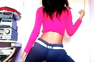 Kinky dilettante black skinned livecam hottie in jeans shows off her butt